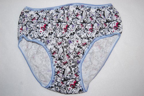 Girls 3 PAIR MONSTER HIGH PANTIES 100% Cotton SKULLS Briefs SIZE 6 8 - Picture 2 of 5