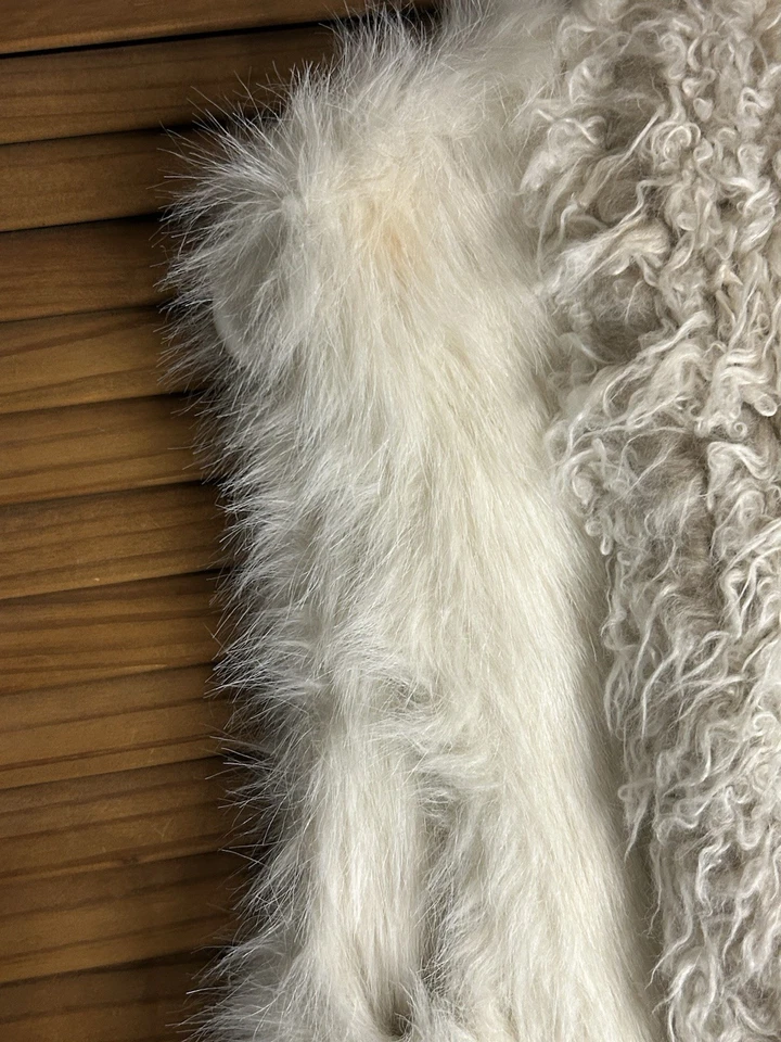 Colete Feminino H&M Bege Marfim Branco Salsicha Pele Sintética Mob Bolsos de Esposa Tamanho XS/S - Imagem 4 de 4