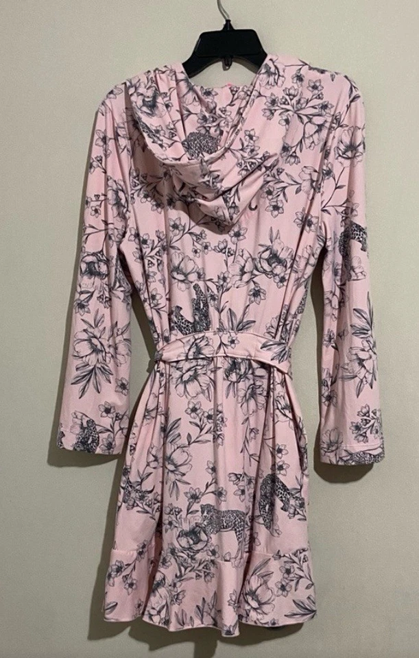 Betsey Johnson Pink Floral NWOT Bathrobe Women’s Size Medium Large Soft And Cozy - Imagem 2 de 2