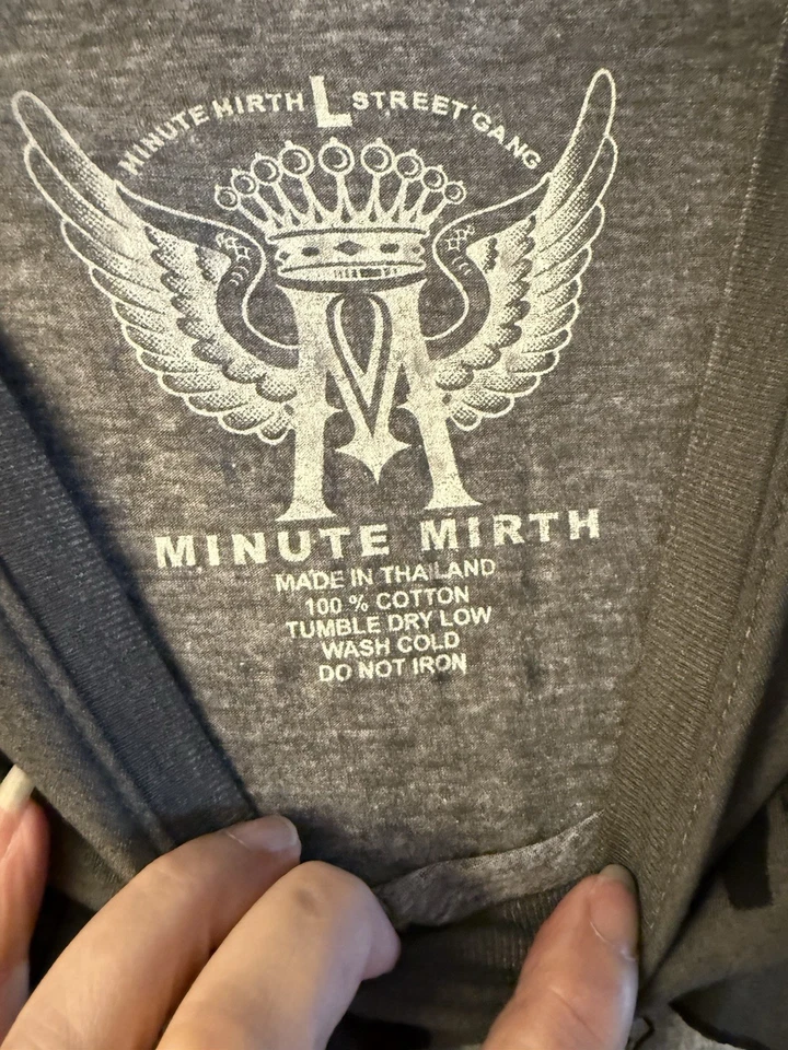 Minute Mirth graphic T-Shirt Size Large - Image 3 of 3