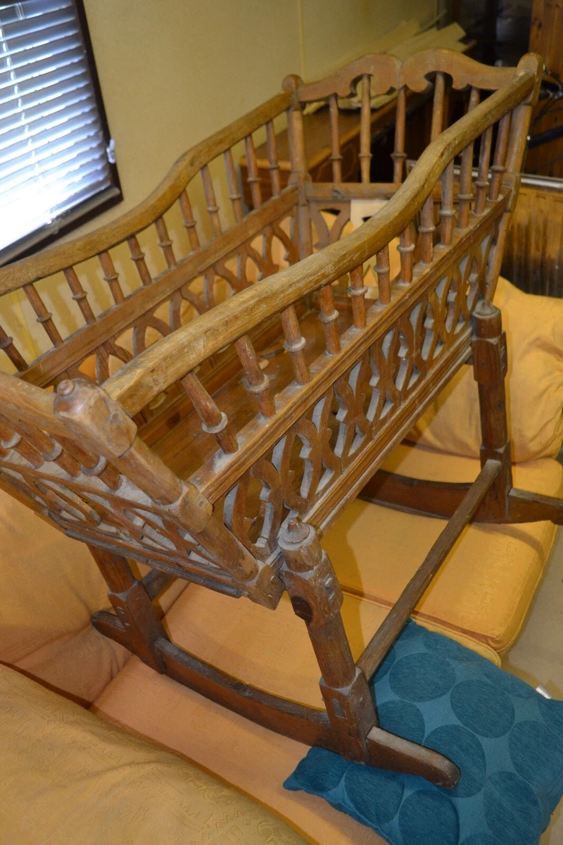 Antique sales baby crib