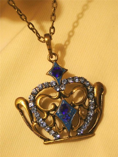 striking openwork medium   deep blue rhinestone crown brasstone