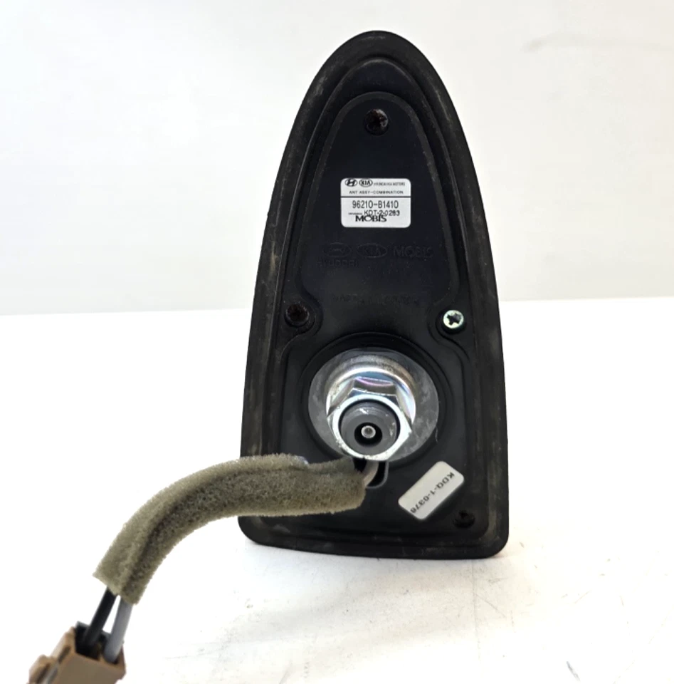 Hyundai Genesis G80 2015-2017 Rear Roof Shark Fin Antenna 96210-B1410 OEM - Image 2 of 4