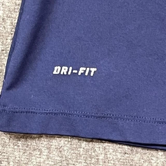 Camiseta sin mangas Nike para mujer pequeña azul marino Dri-FIT ribete blanco tenis atlético Foto 3 de 4