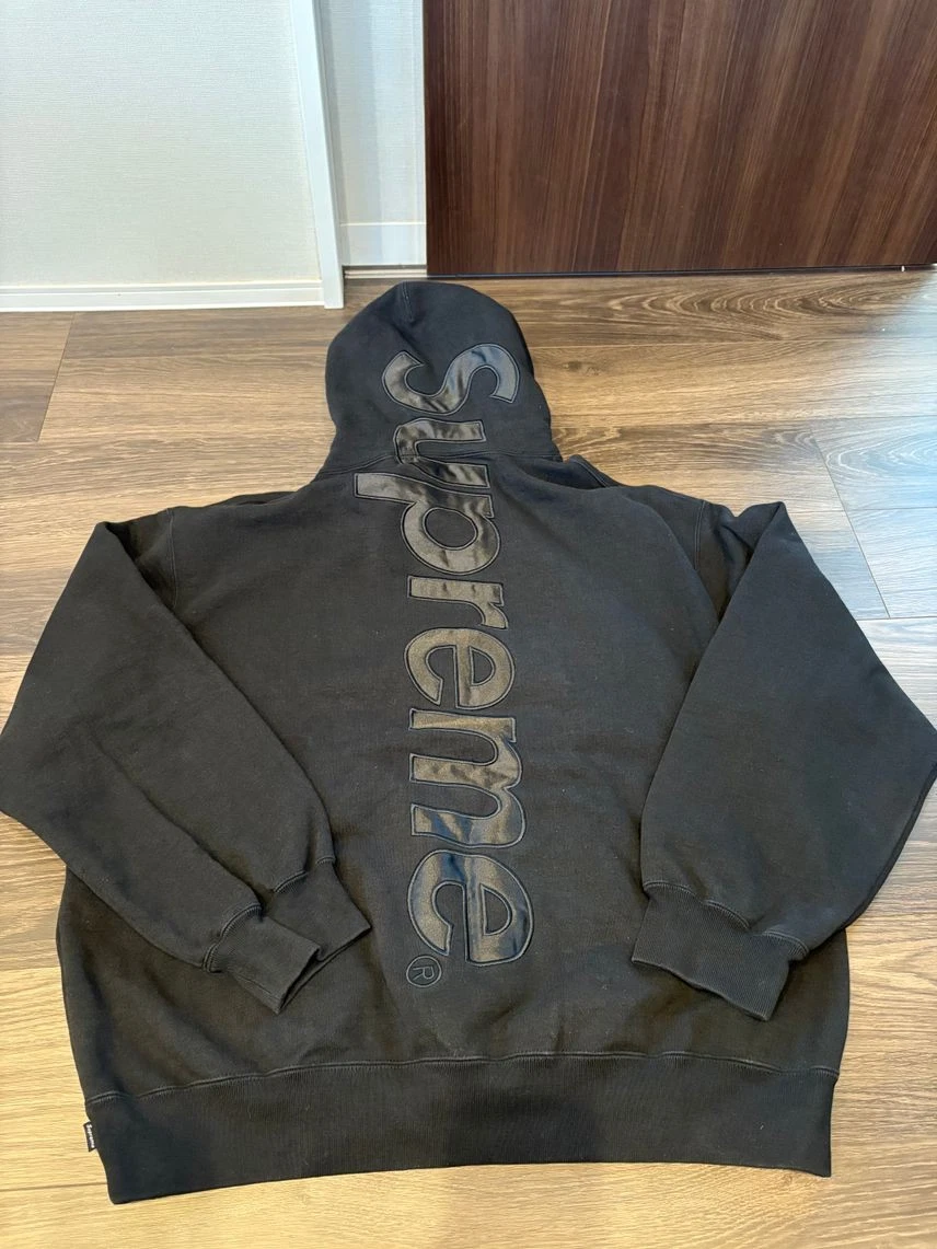 Sweat à capuche Supreme Satin Applique Noir