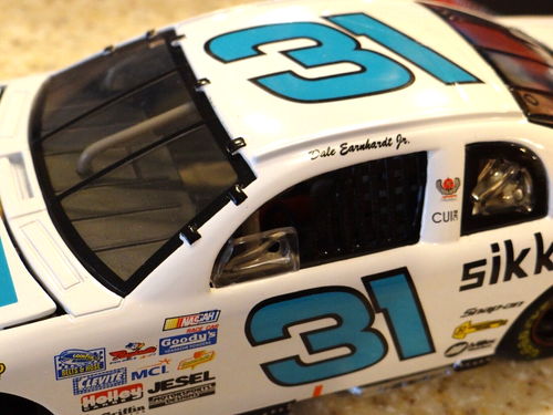 Action 1:24 DALE EARNHARDT JR 31 Sikkens White 1997 Monte Carlo Bank Diecast Car - Picture 9 of 19