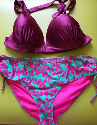Monsoon/Peacocks Burgundy & Floral Mix Padded Halterneck Bikini/Brief Set 18/46 - 第 1/4 張圖片