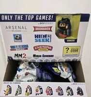 Roblox DEVSERIES: Hangers (12) Unopened Plus RARE Display Box