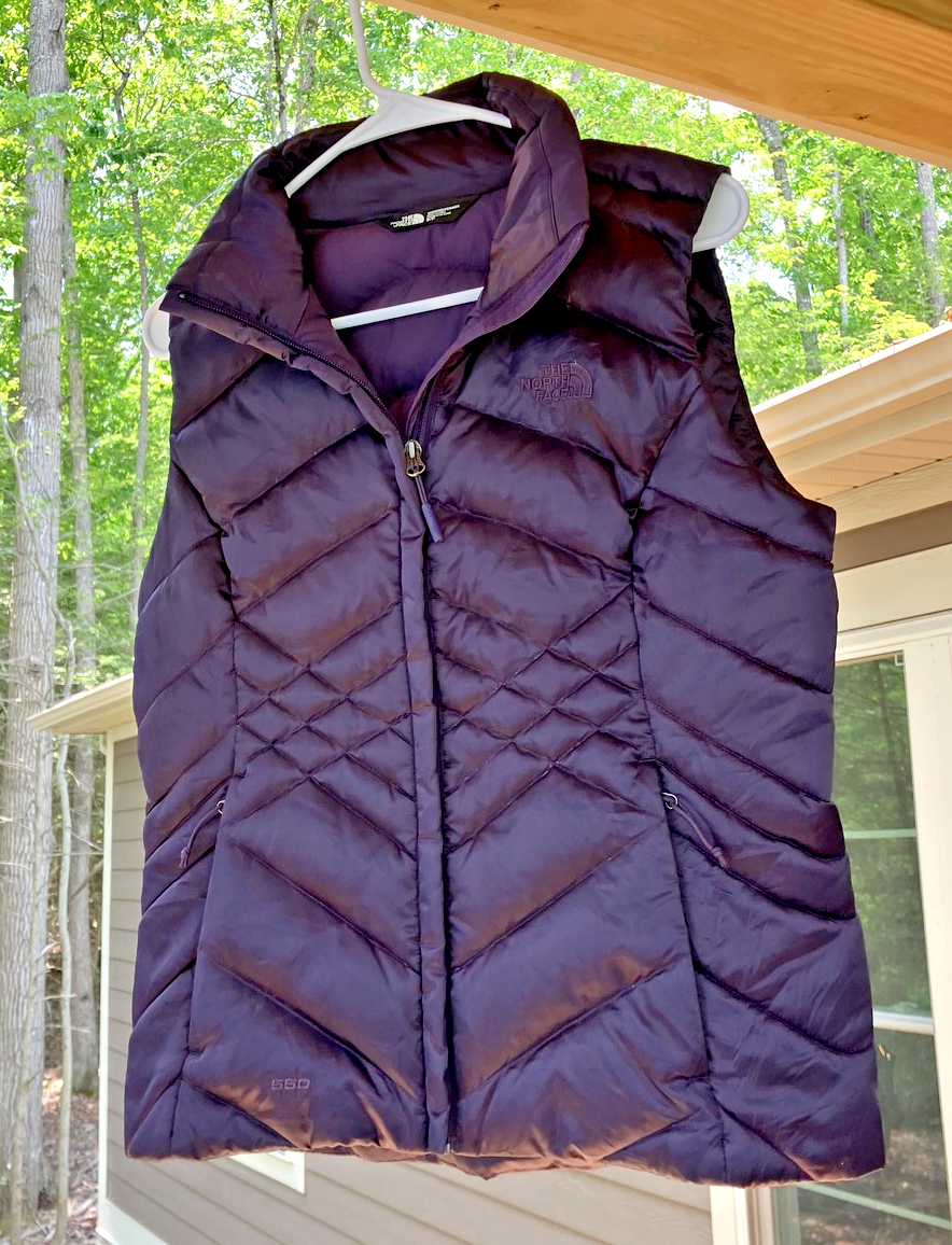 The North Face Women's 550 Goose Down Puffer Vest in Purple Size Small