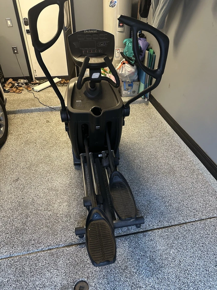 Elíptica Octane Fitness Q45 - Solo camioneta Foto 2 de 4