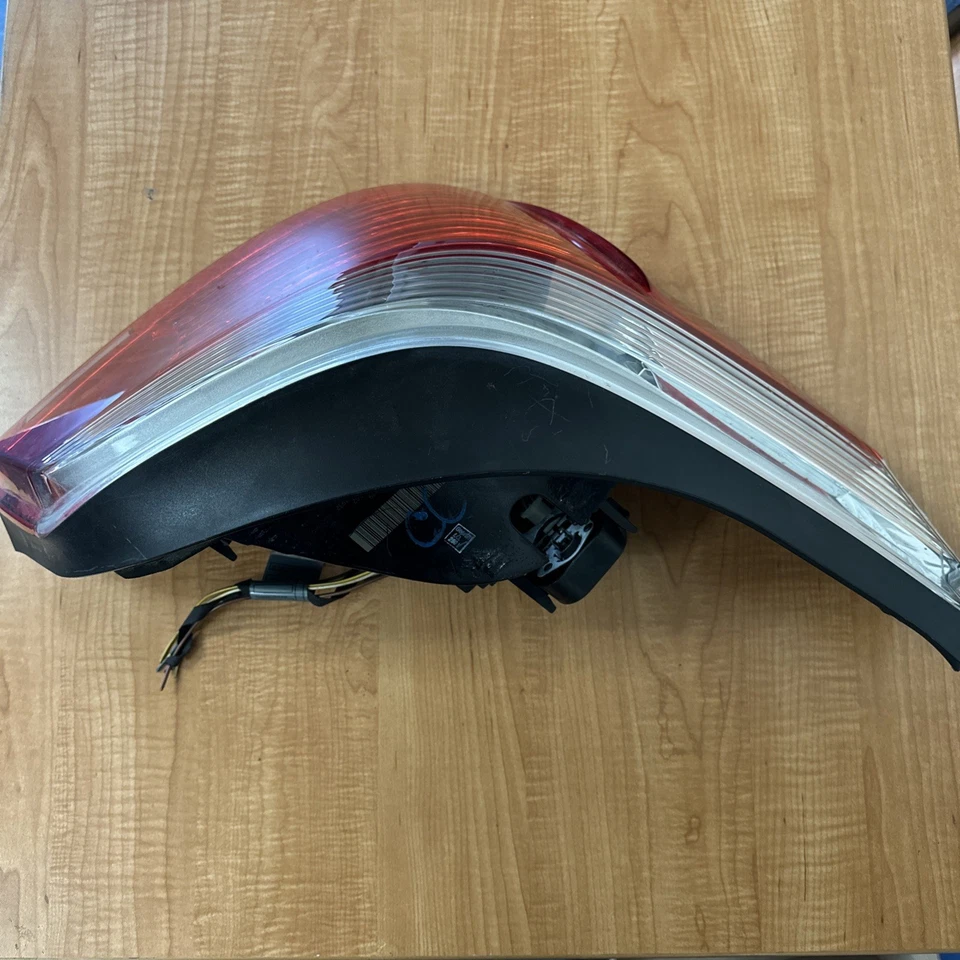 2006 BMW 525Xi OEM esquerdo motorista lanterna traseira traseira lâmpada de freio 2004-2007 - Imagem 2 de 4
