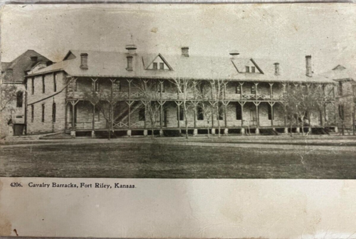 Cuartel de caballería, Fort Riley, Kansas - Imagen 1 de 2