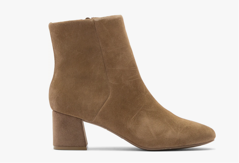 Aqua College Women's Echo Suede Ankle Booties Tan | 10M