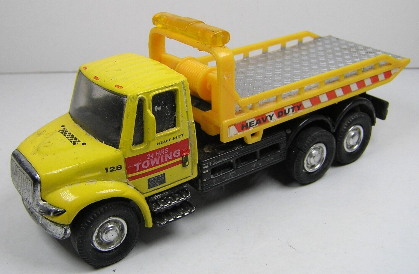 Unbranded Yellow Tow Truck Diecast Toy Vehicle 5.25