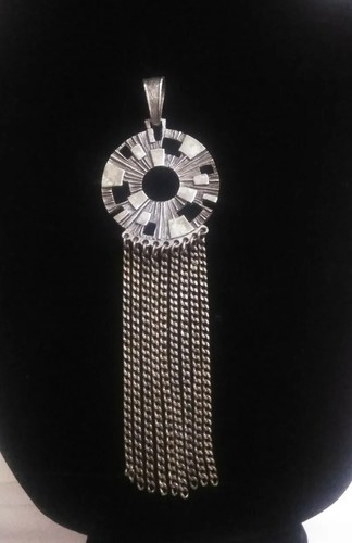 Vintage 1972 Sarah Coventry Spanish Moss Pendant w/Tassel 5.5" (5205)