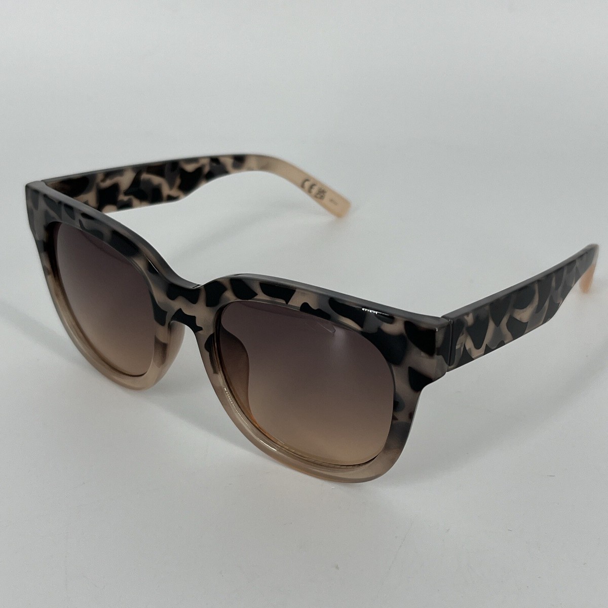 Liz Claiborne Leopard Print Sunglasses Liz Claiborne leopard print cat-eye sunglasses •... | Depop main image 2