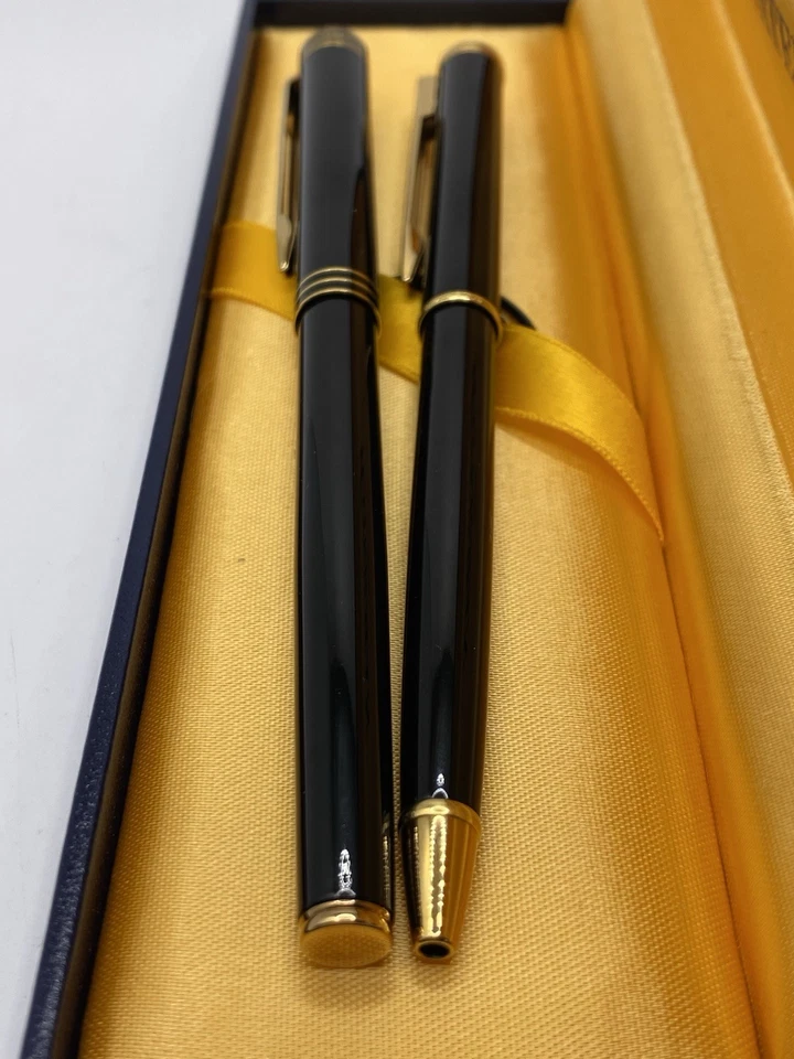Pluma Estilográfica Waterman Exclusiva Cartucho Negra, Borde Dorado 18K Plumín y Bolígrafo Foto 3 de 4