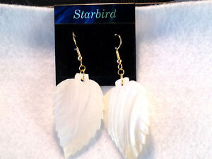 MOTHER OF PEARL WHITE PEARLESCENT SEASHELL DANGLE EARRINGS  80's 