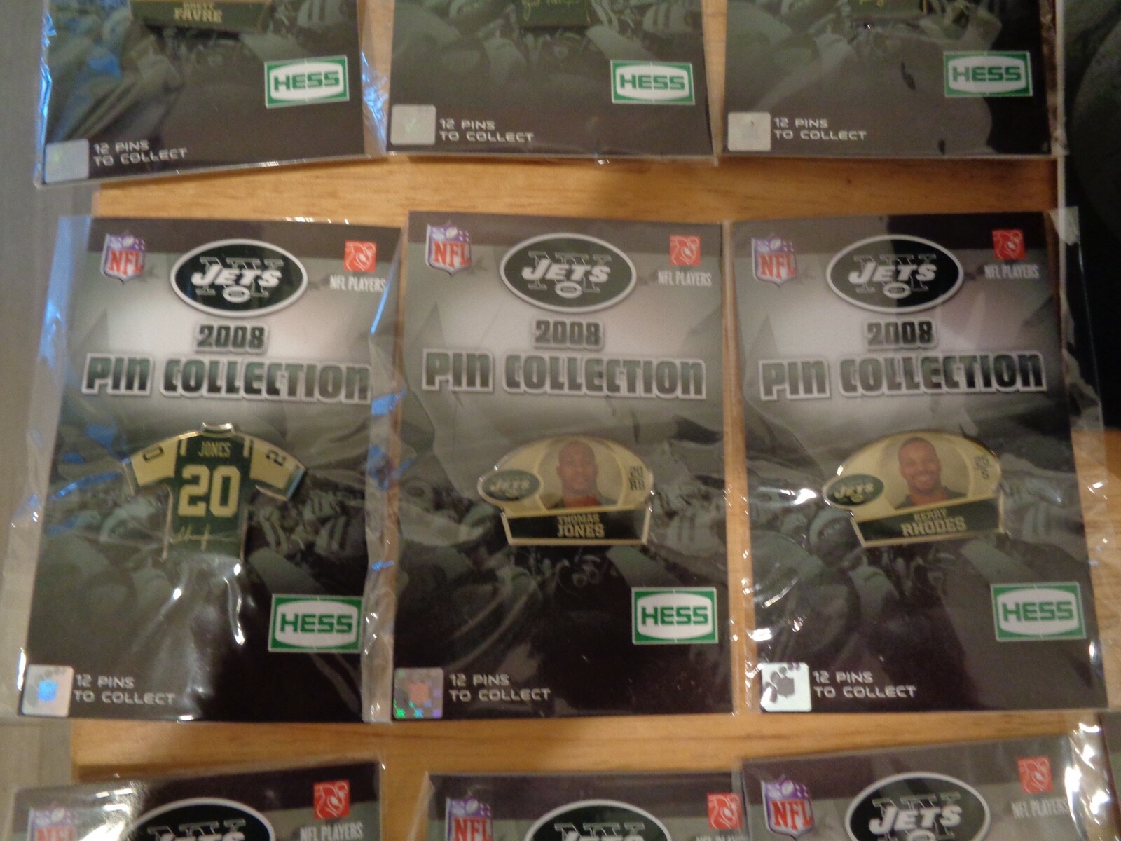 HESS OIL COMPANY 2008 JETS FOOTBALL PIN COLLECTION FOLDER & 12 PINS ALL COMPLETE