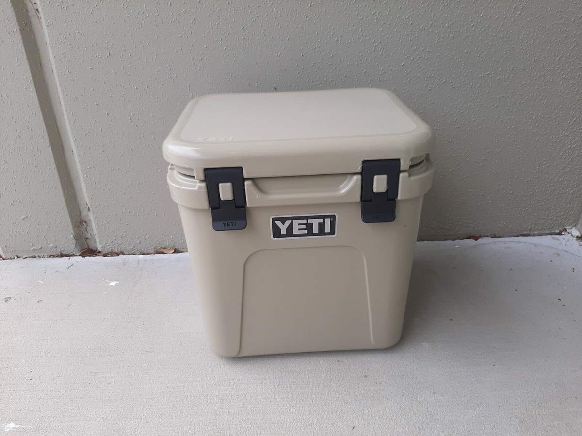 再入荷　新品未使用 YETI Roadie 24 Desert Tan YETI Roadie 24 2.0 Hard Cooler in Tan