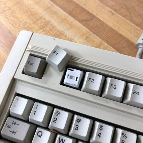 VINTAGE FUJITSU FKB4700 AT 5-PIN DIN CLICKY MECHANICAL KEYBOARD - Picture 5 of 7