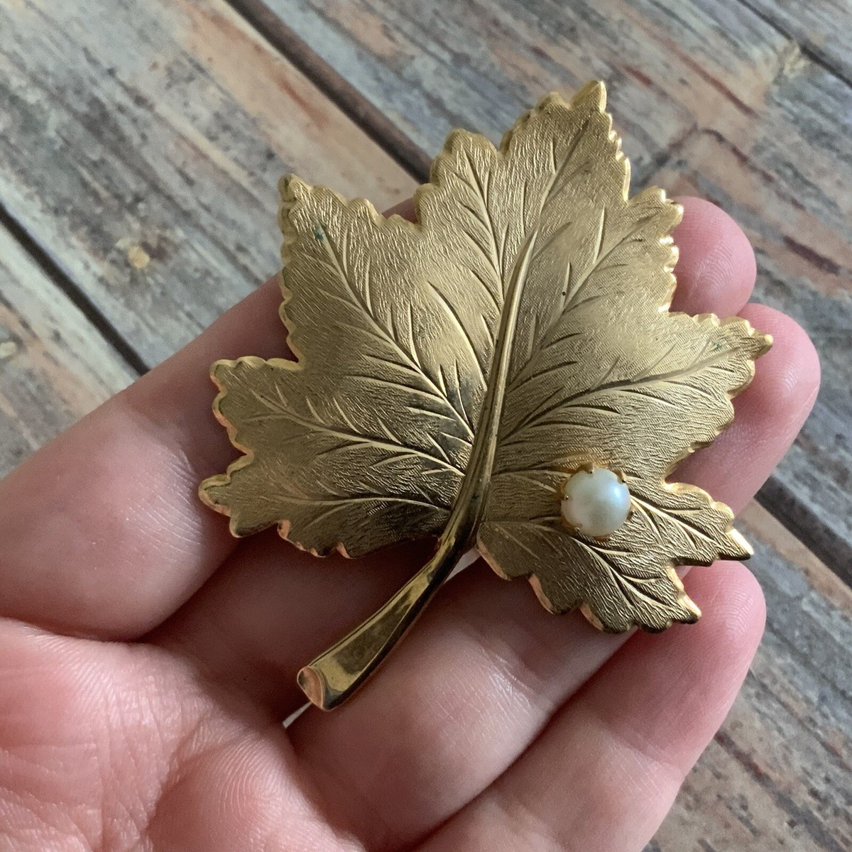 NOELSarah Coventry 葉のモチーフ ブローチ 10%オフ♪ NOELSarah