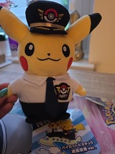 Pokemon Pikachu Plüschfigur Pokemon Center E...