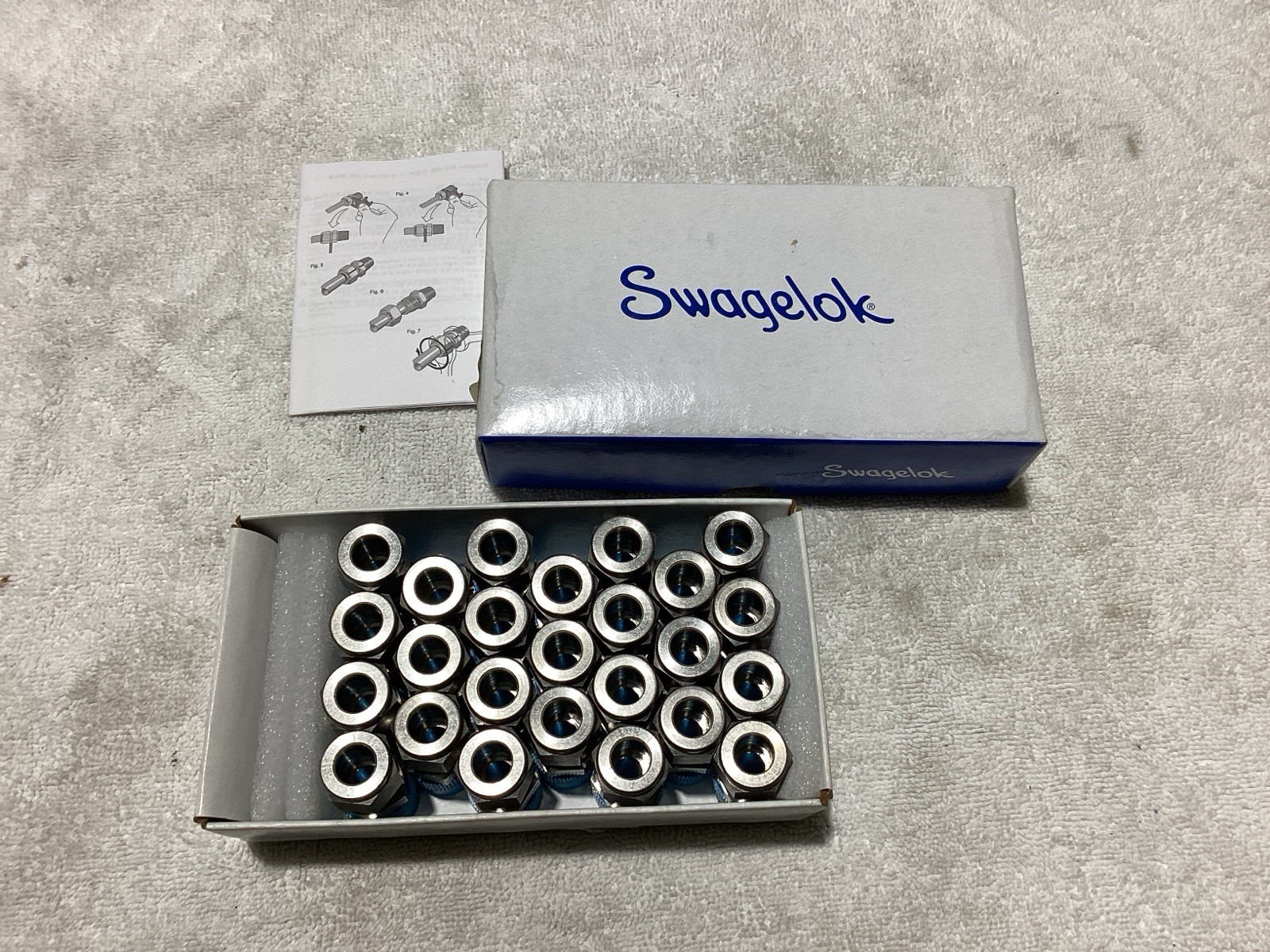 Swagelok SS-600-1-6 Male Connector 3/8 X 3/8. Box Of 25