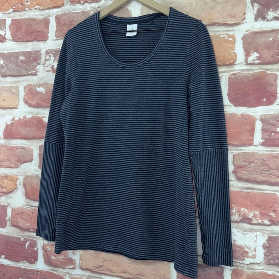 Camisa Cabi Para Mujer Grande Azul Marino Gris Rayas Informal Mangas Largas Agujeros para los Pulgares Foto 3 de 4