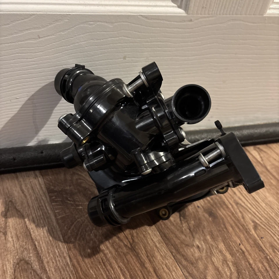 V10-4919 VEMO TERMOSTATO CARCASA BOMBA DE AGUA PARA VW AUDI SEAT SKODA Nuevo Foto 3 de 4