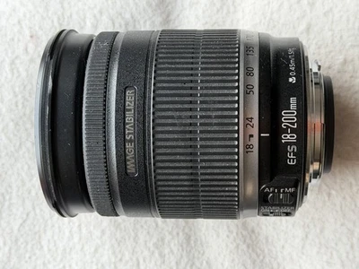 Canon EF-S 18-200 mm f/ 3.5-5.6 IS Objektiv - Bild 1 von 2