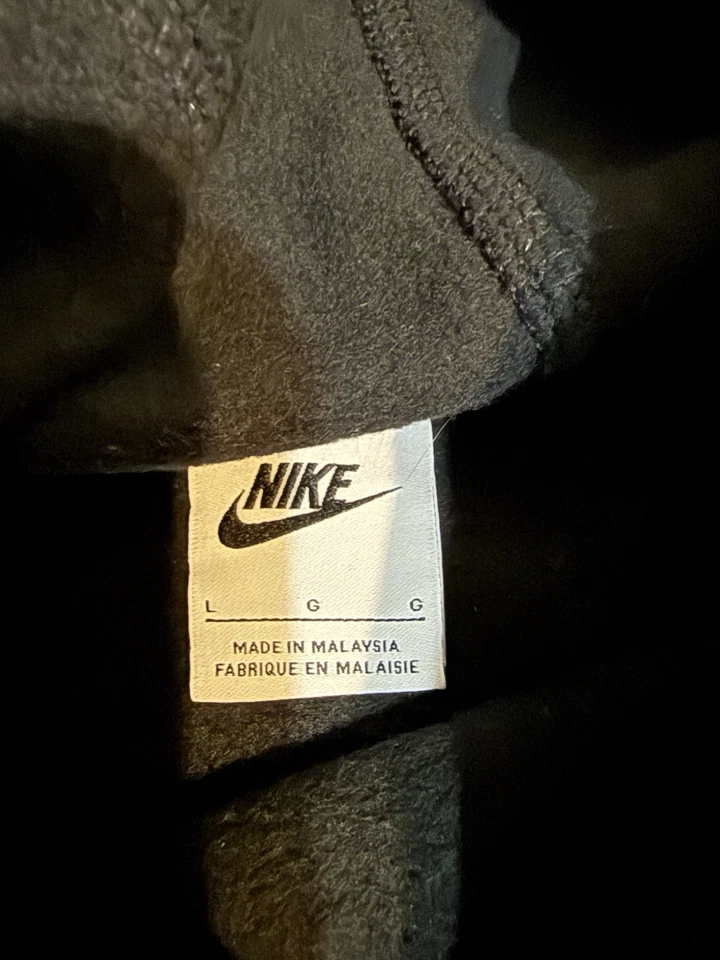 Sudadera con capucha Nike polar negra con camuflaje Swoosh para niños grandes talla grande Foto 3 de 3