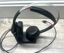 Plantronics Voyager Focus UC B825 Bluetooth Headset 203079-101 W/ Charging Stand