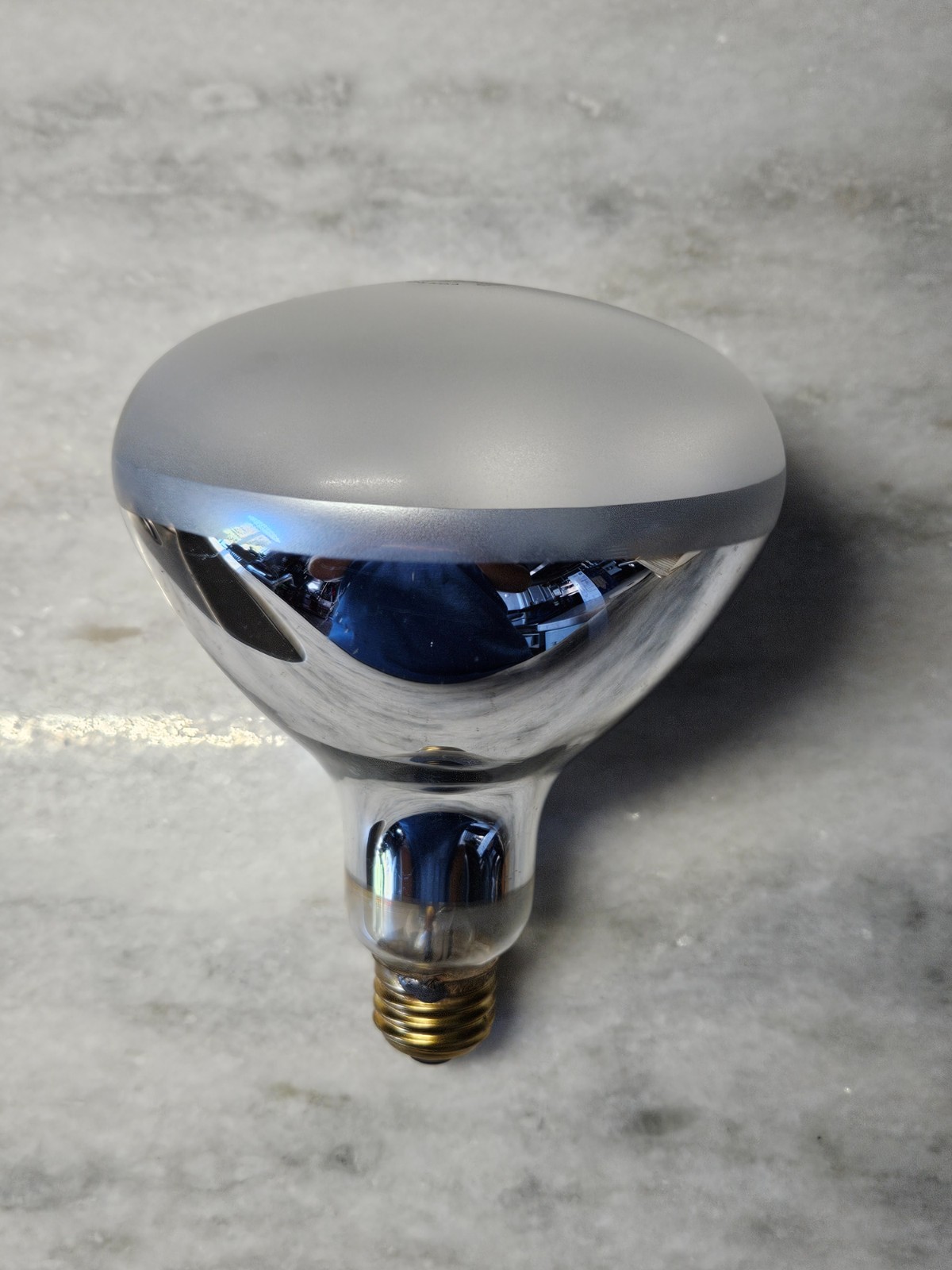 GE 23423 - 21A/R40/FL Swimming Pool Light Bulb 300w 12v 2,850 Lumens