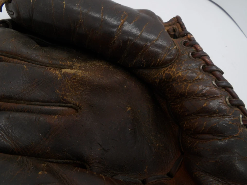 Vintage Rawlings Mickey Mantle Catcher's Mitt .. Very Rough .. Slugger? - Image 2 of 4