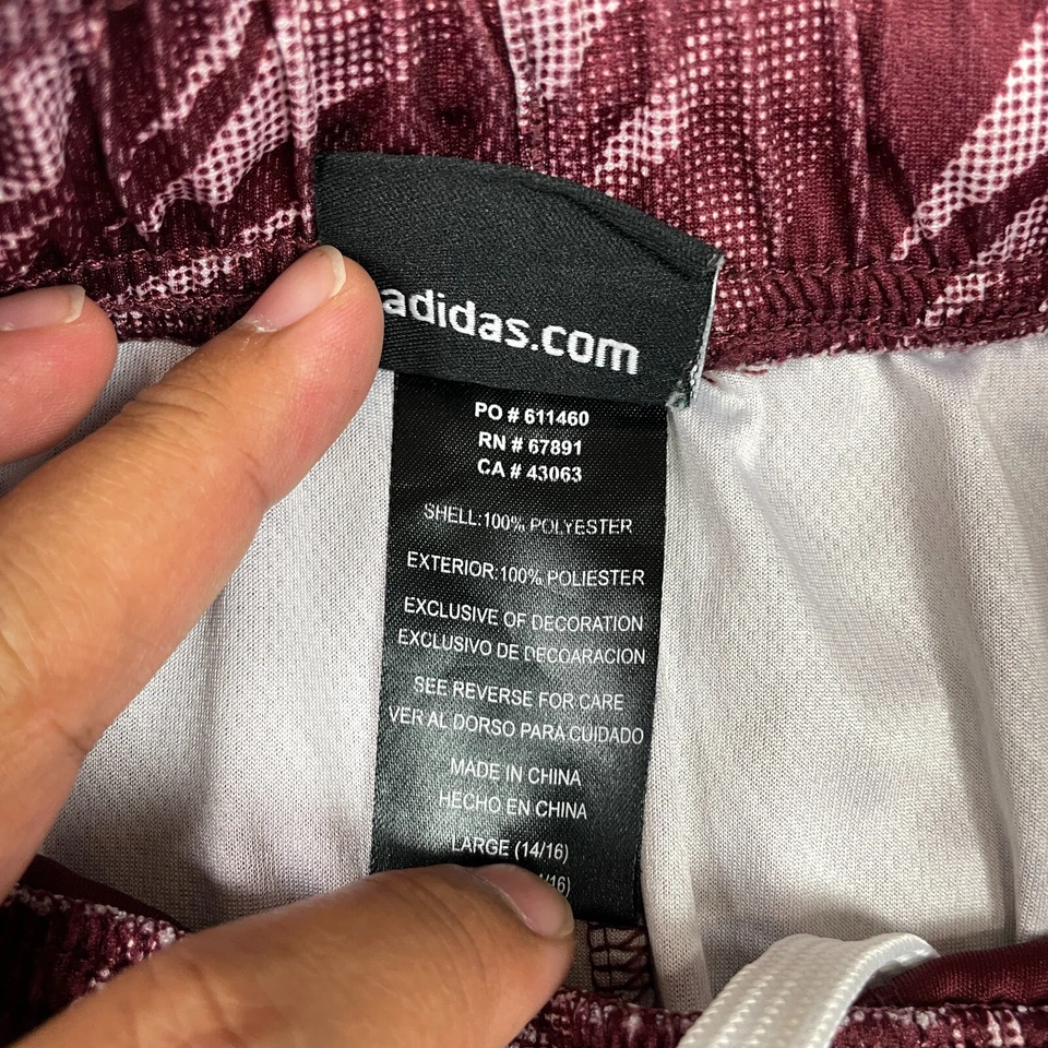 Pantalones Cortos de Baloncesto Texas A&M Aggies Juveniles Grandes Rojos Adidas NCAA Jugador Amplificado Foto 3 de 4