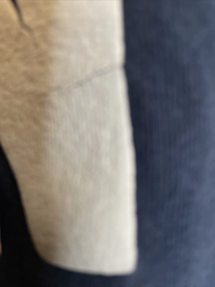 Vancouver Canucks Men’s Sz M NHL Lng Slv Shirt -Decal Blu- Gry - Image 3 of 4