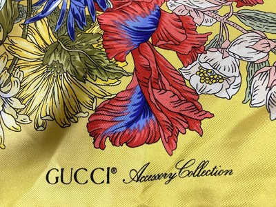 GUCCI Schal Authentic Silk Scarf Made in Italy Used From Japan