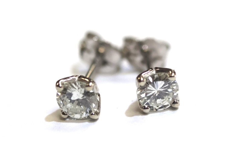 New GIA 14k white gold .68ct SI2 I round diamond 4 prong Deco stud earrings