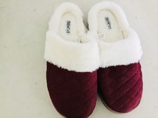 BORN Sz M 7  8 Scuff Slippers Red Quilted w/Faux Fur Lining Memory Foam Non-Slip