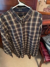 VanHeusen Men's XL wrinkle free plaid long sleeve dress shirt
