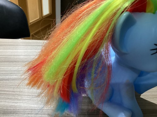 My Little Pony Rainbow Dash large seated vinyl figure - Picture 7 of 8