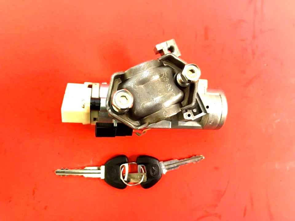 OEM BR70-76-290B; Cilindro de bloqueo de encendido e interruptor US834 para Mazda MX-3 92/93 Foto 2 de 4