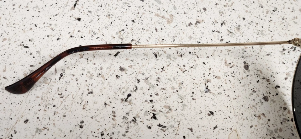 Lentes negras Timberland estilo aviador monturas plateadas usadas de uso pesado Foto 3 de 4