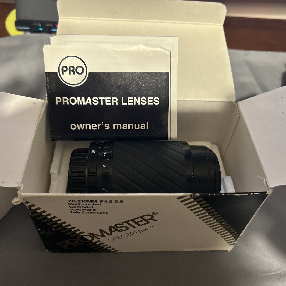Objectif Promaster Pentax Spectrum 7 70-210 mm F4,5-5,6 zoom dans sa