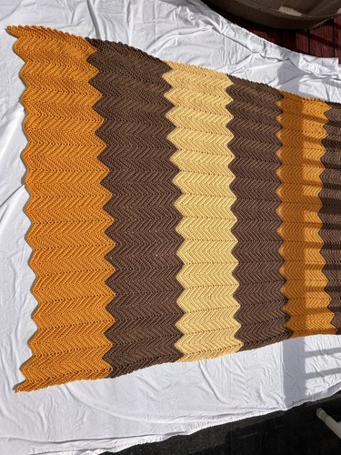 Vintage Handmade Granny 70’s Wavy Crochet Afghan Large Blanket Throw 54X72 - Picture 3 of 9