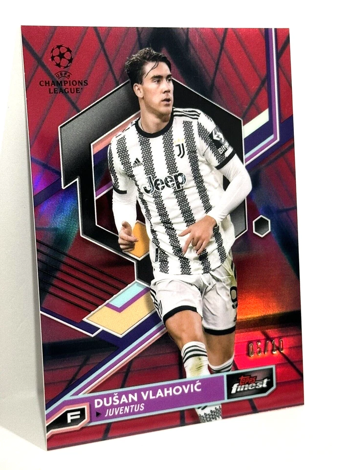 2022-23 Topps Finest UCL Juventus Dusan Vlahovic Black/Red Vaporwave /10 - Image 3 of 4