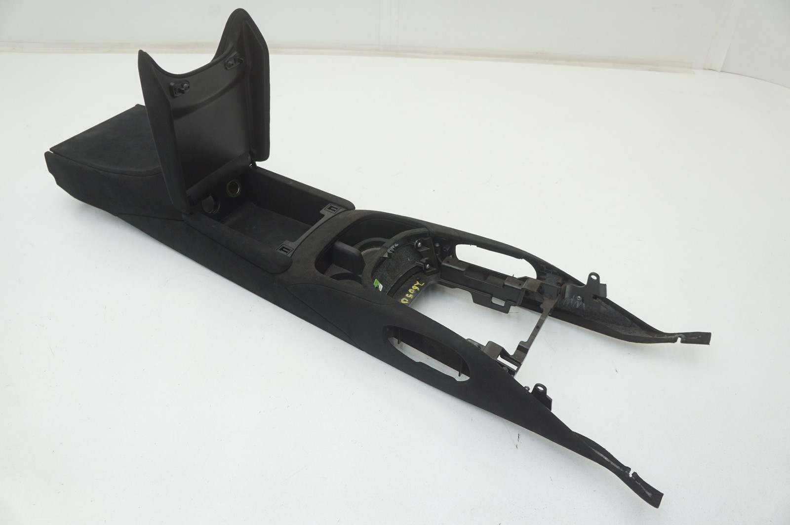 Aston Martin Vantage 2020 Center console Black P/N KY63045E00AAW