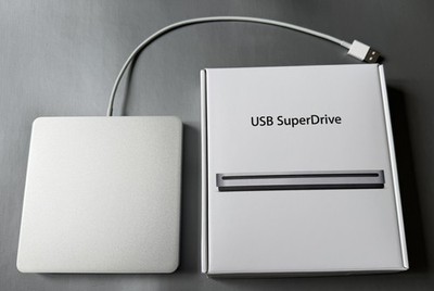 APPLE USB SuperDrive MD564ZM/A A1379 CD DVD Externes Laufwerk Silber