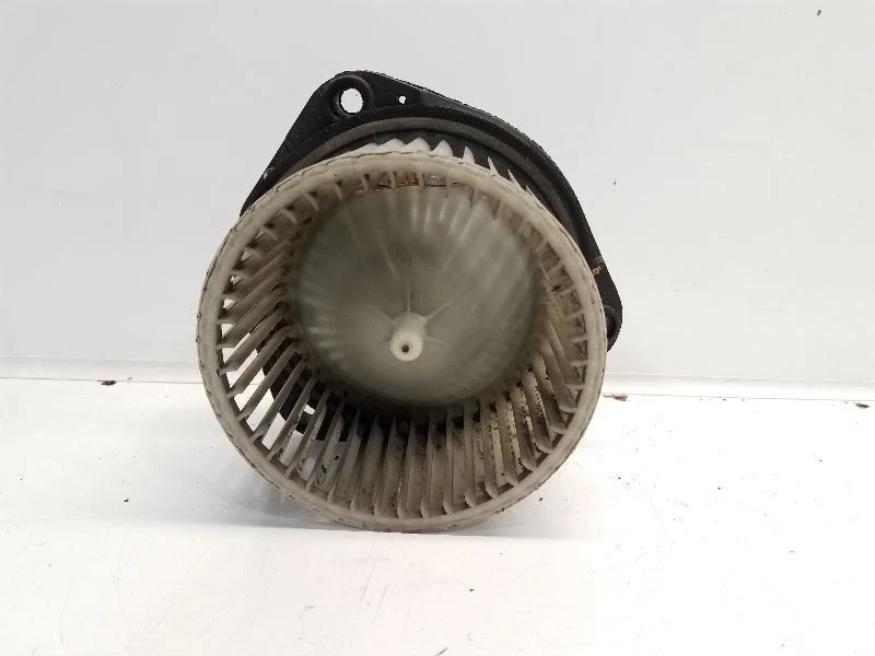 Двигатель воздуходувки автомобиля Chevrolet Lumina 1990-01 годов выпуска  - Изображение 4 из 4